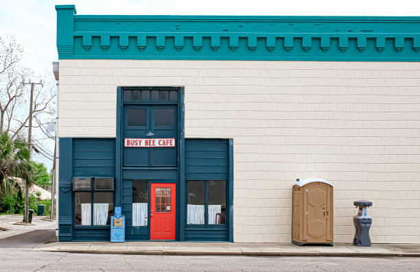 Best Portable restroom trailer rental  in Jonesboro, IL