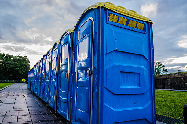 Best Portable restroom trailer rental  in Jonesboro, IL